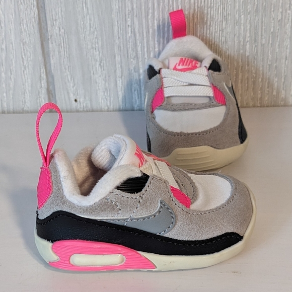 Nike Newborn Soft Sole Sneakers SZ 1 EUC - Picture 1 of 9